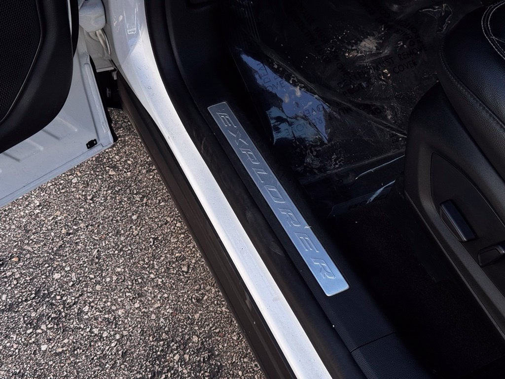 2023 Ford Explorer Limited w/Twin Panel Roof