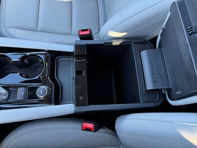 2025 Ford Explorer Platinum w/ Twin Panel Moonroof + Massaging Seats