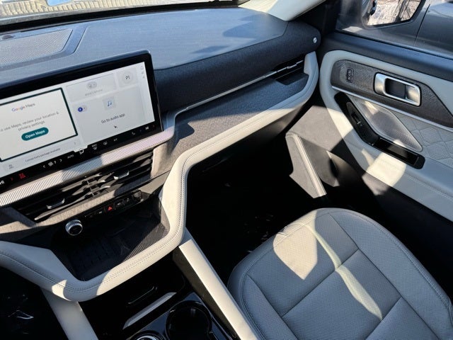 2025 Ford Explorer Platinum w/ Twin Panel Moonroof + Massaging Seats