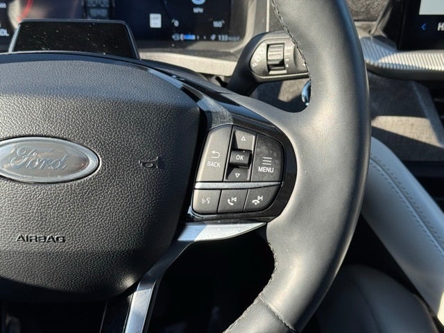 2025 Ford Explorer Platinum w/ Twin Panel Moonroof + Massaging Seats