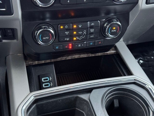 2019 Ford F-350SD Lariat w/ Navigation + Rear CHMSL Camera