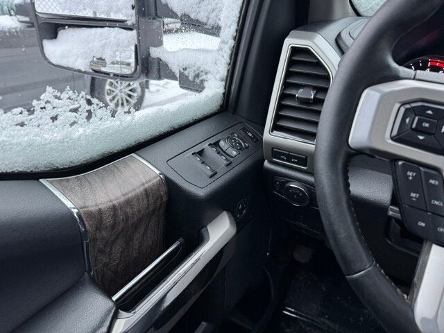 2019 Ford F-350SD Lariat w/ Navigation + Rear CHMSL Camera