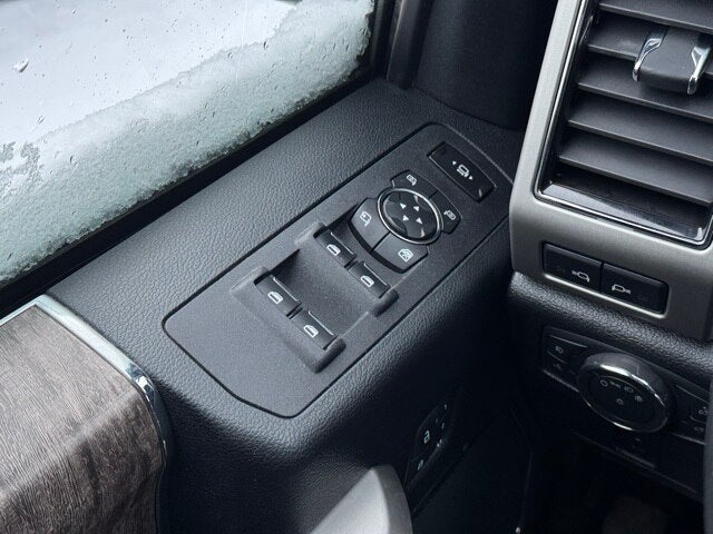 2019 Ford F-350SD Lariat w/ Navigation + Rear CHMSL Camera