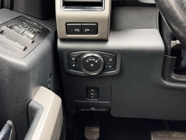 2022 Ford F-350SD Lariat Special w/ Twin Panel Moonroof + 360 Camera