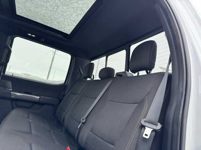 2023 Ford F-150 XLT w/ Twin Panel Moonroof + Max Tow / 157" Wheelbase