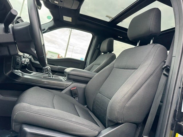 2023 Ford F-150 XLT w/ Twin Panel Moonroof + Trailer Tow Package