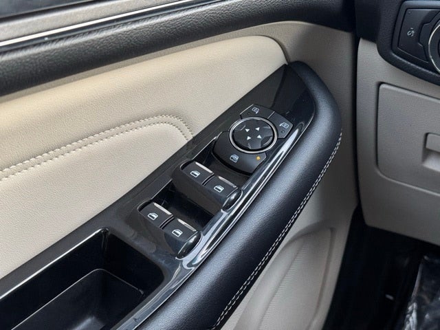 2016 Ford Edge Titanium w/ Remote Start + Intelligent Access