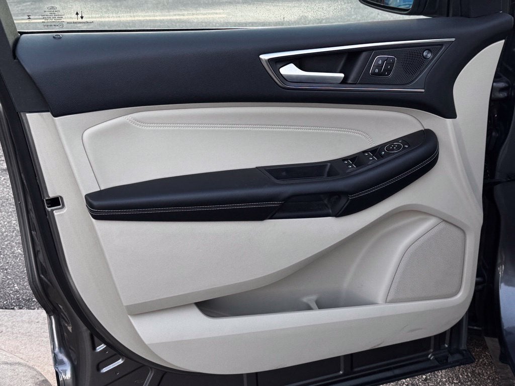 2024 Ford Edge Titanium w/Panoramic Roof
