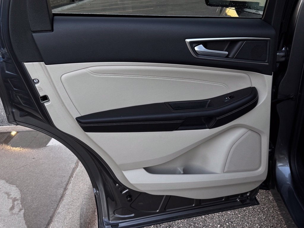 2024 Ford Edge Titanium w/Panoramic Roof