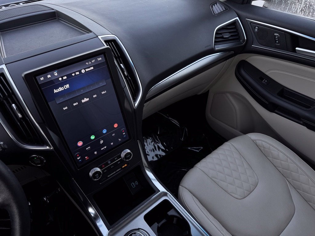 2024 Ford Edge Titanium w/Panoramic Roof