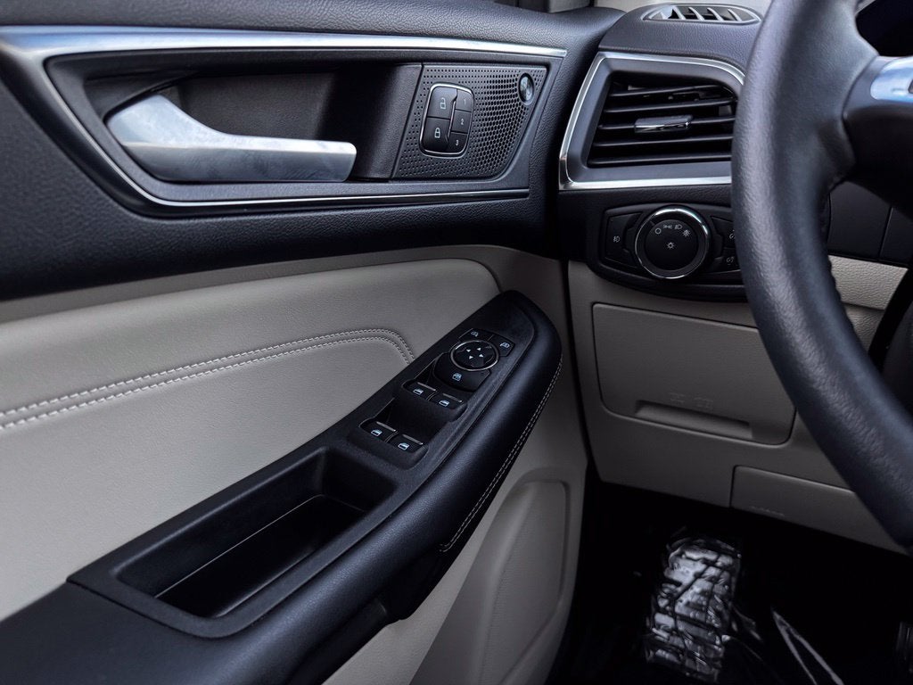 2024 Ford Edge Titanium w/Panoramic Roof