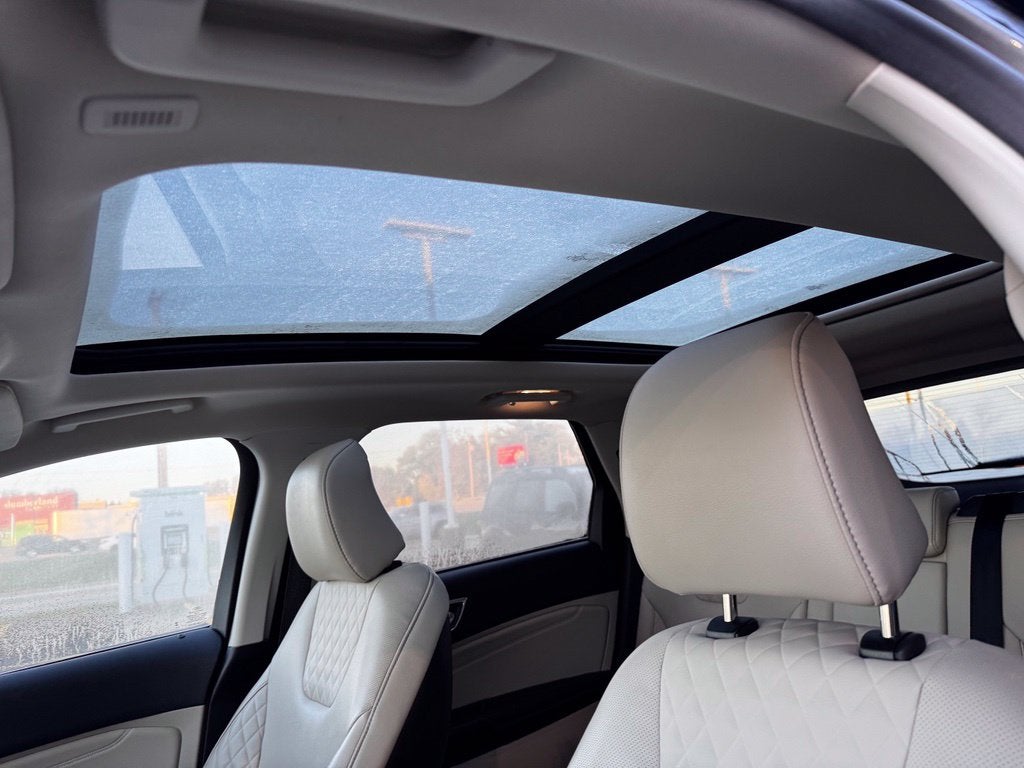 2024 Ford Edge Titanium w/Panoramic Roof