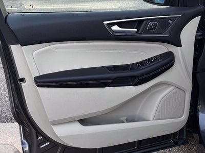 2024 Ford Edge Titanium w/Panoramic Roof