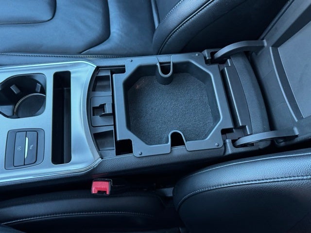 2022 Ford Edge Titanium w/ Panoramic Moonroof + Trailer Tow Package