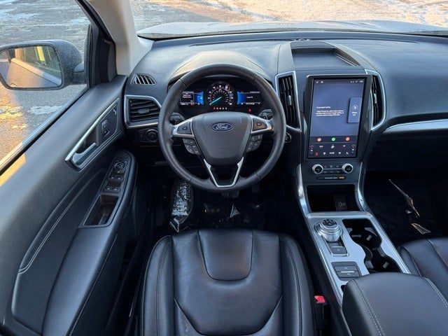 2022 Ford Edge Titanium w/ Panoramic Moonroof + Trailer Tow Package
