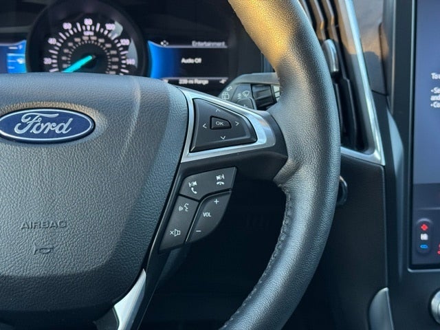 2022 Ford Edge Titanium w/ Panoramic Moonroof + Trailer Tow Package