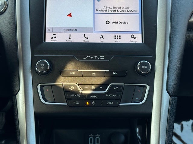 2019 Ford Fusion Hybrid SE w/ Navigation + Adaptive Cruise