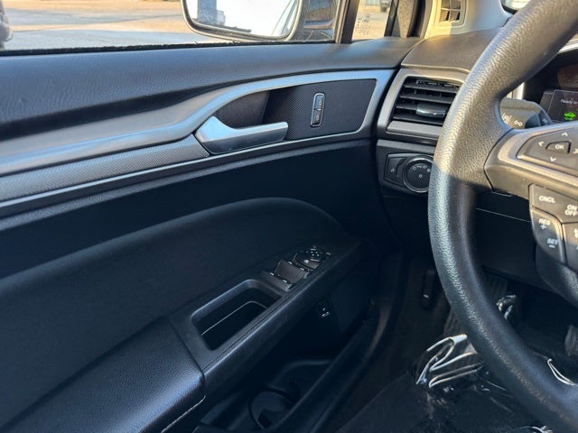 2019 Ford Fusion Hybrid SE w/ Navigation + Adaptive Cruise