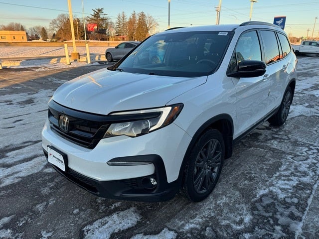 2022 Honda Pilot Sport w/ Adaptive Cruise + Heated Steering Wheel