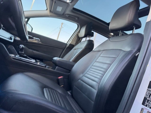 2024 Kia Sportage SX-Prestige w/ Power Moonroof + Heated Steering Wheel