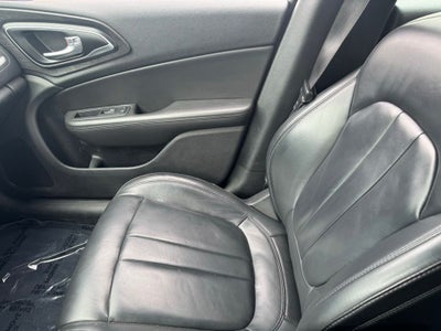2017 Chrysler 200 Limited