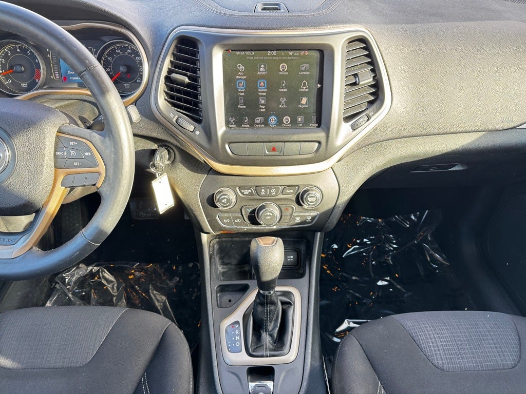 Used 2015 Jeep Cherokee Latitude with VIN 1C4PJLCS1FW516769 for sale in Rochester, Minnesota