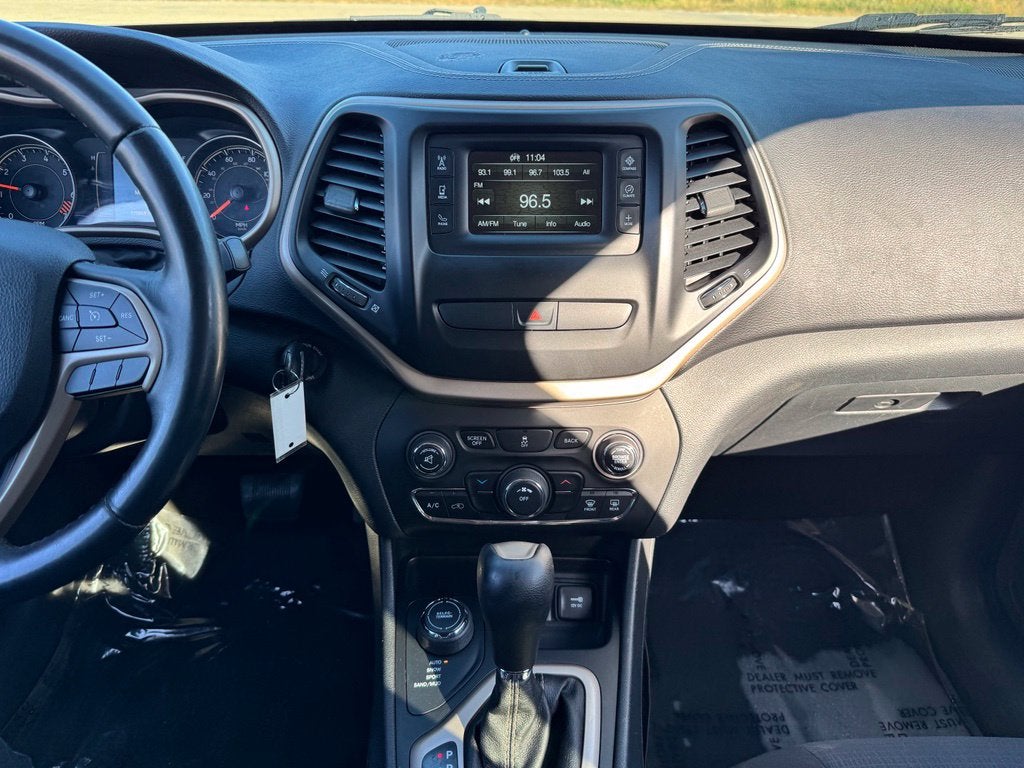 Used 2015 Jeep Cherokee Latitude with VIN 1C4PJMCB8FW691462 for sale in Rochester, Minnesota
