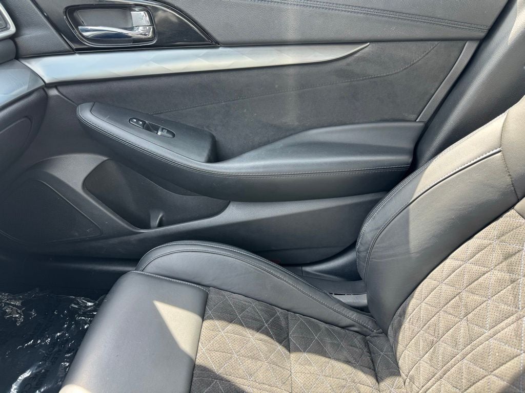2016 Nissan Maxima SR