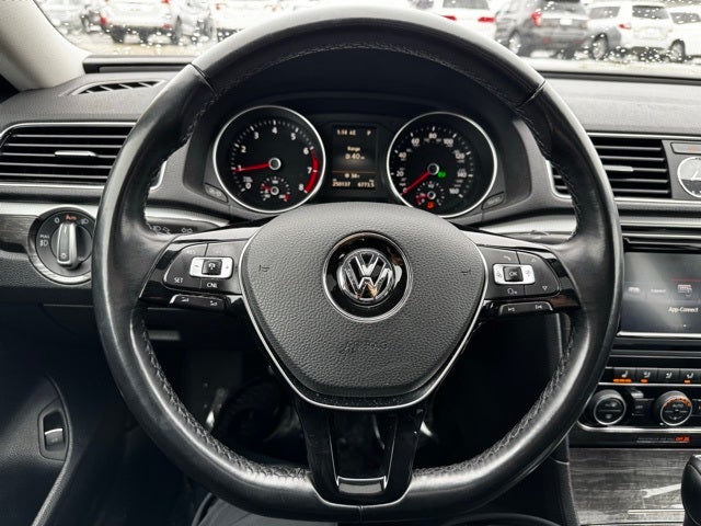 2017 Volkswagen Passat 1.8T SE w/Technology