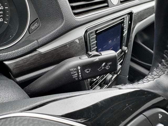 2017 Volkswagen Passat 1.8T SE w/Technology