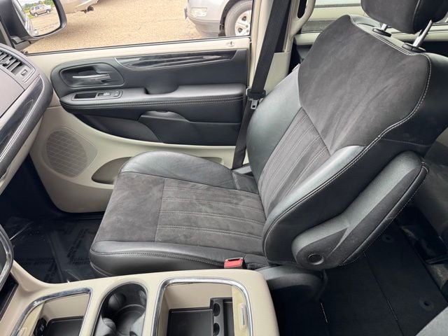 2014 Chrysler Town & Country Touring-L