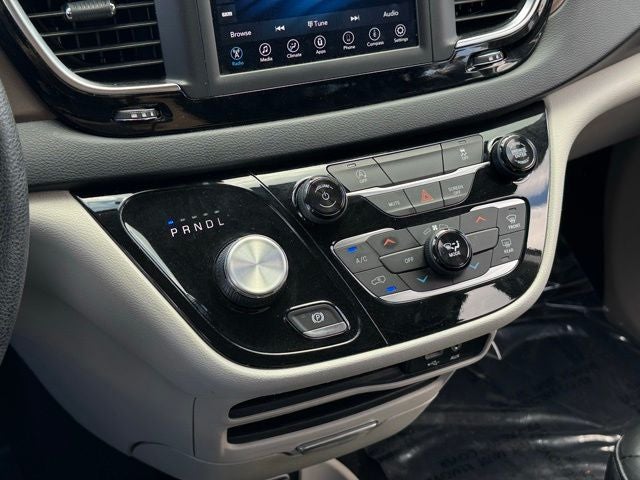 2020 Chrysler Voyager LXI