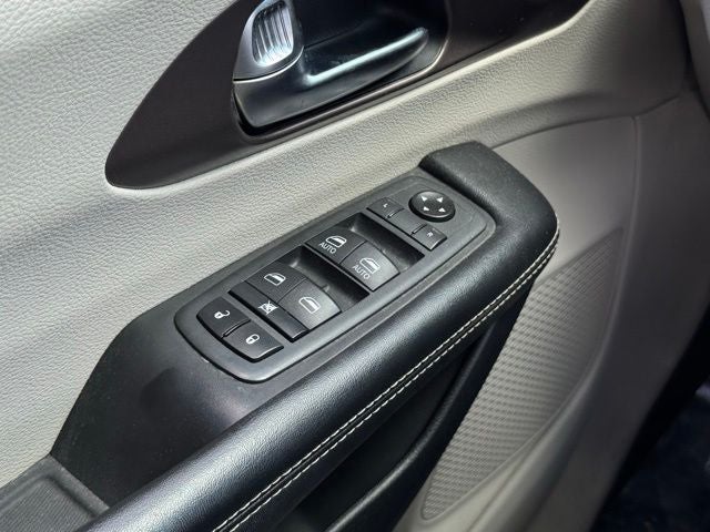 2020 Chrysler Voyager LXI