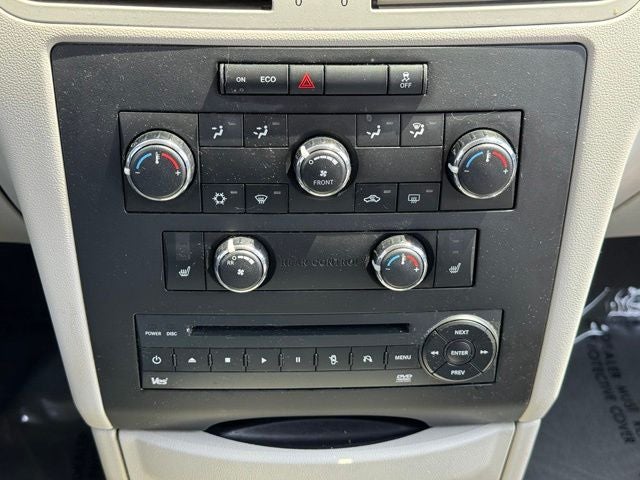 2013 Volkswagen Routan SE