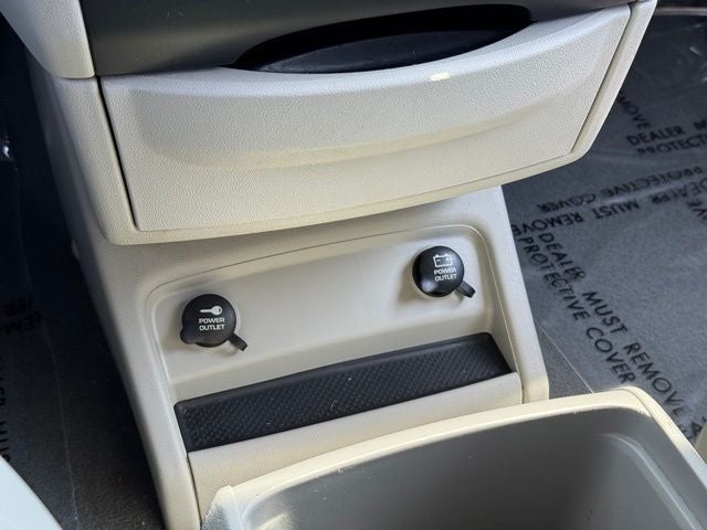 2013 Volkswagen Routan SE