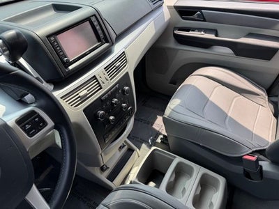 2013 Volkswagen Routan SE
