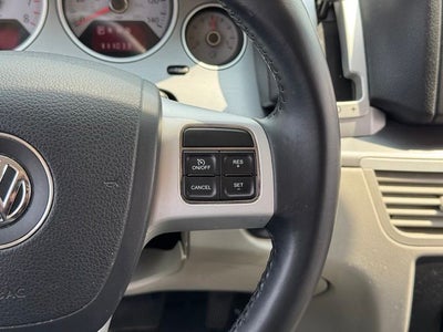 2013 Volkswagen Routan SE