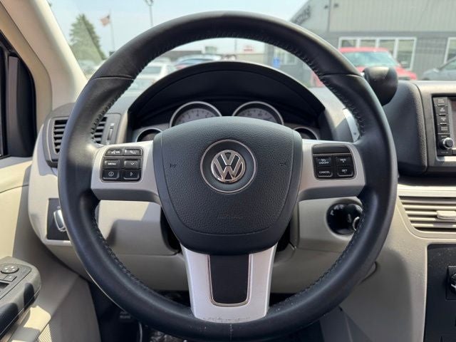 2013 Volkswagen Routan SE