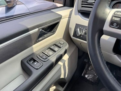 2013 Volkswagen Routan SE