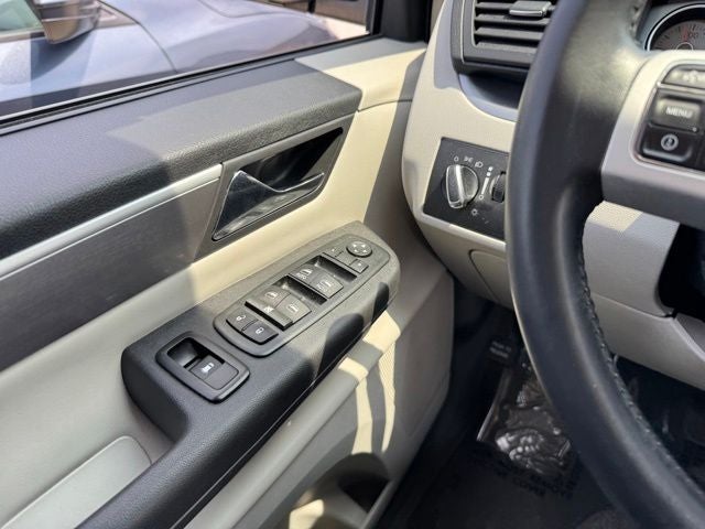 2013 Volkswagen Routan SE