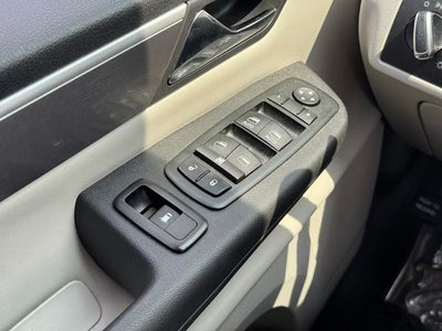 2013 Volkswagen Routan SE