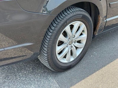 2013 Volkswagen Routan SE