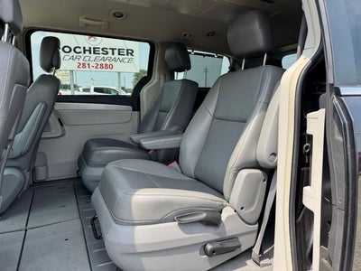 2013 Volkswagen Routan SE