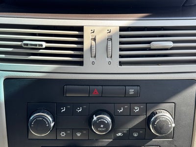 2010 Volkswagen Routan SE