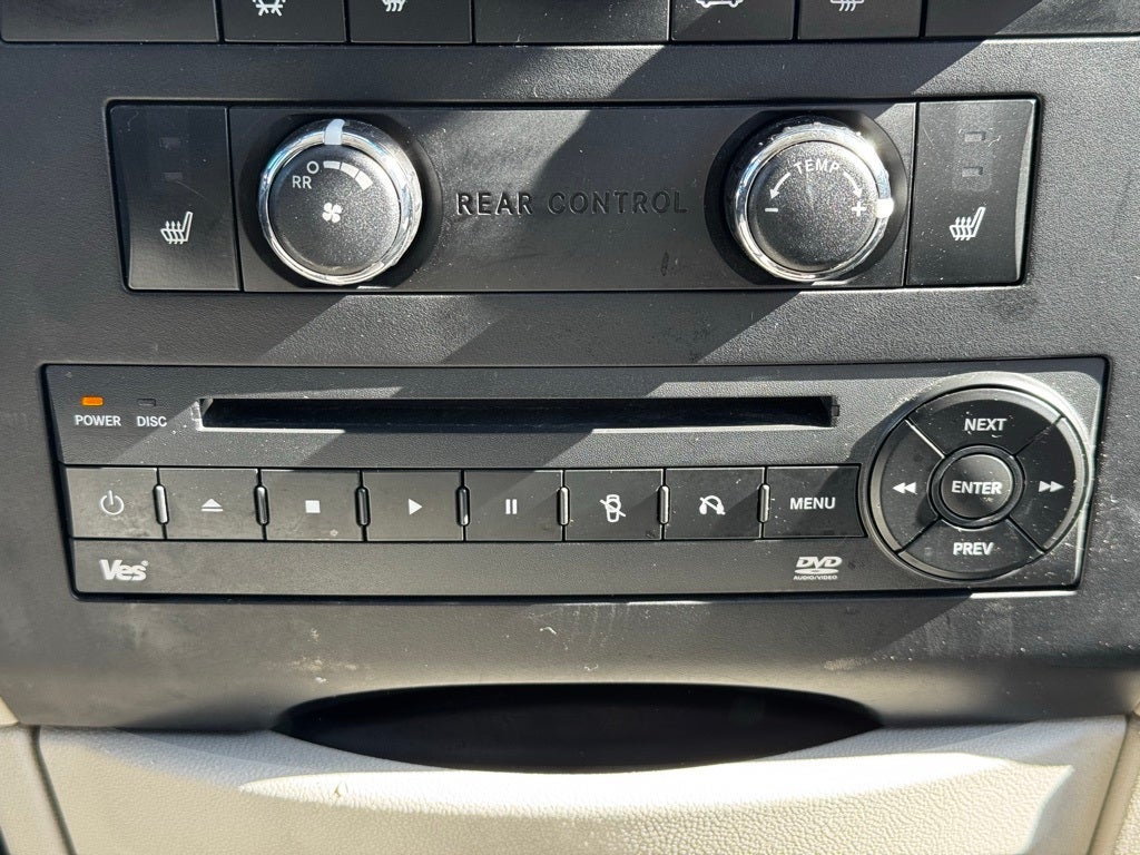 2010 Volkswagen Routan SE