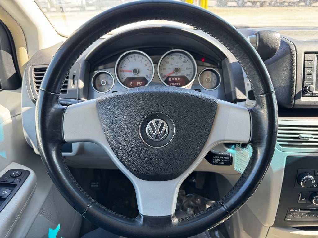 2010 Volkswagen Routan SE