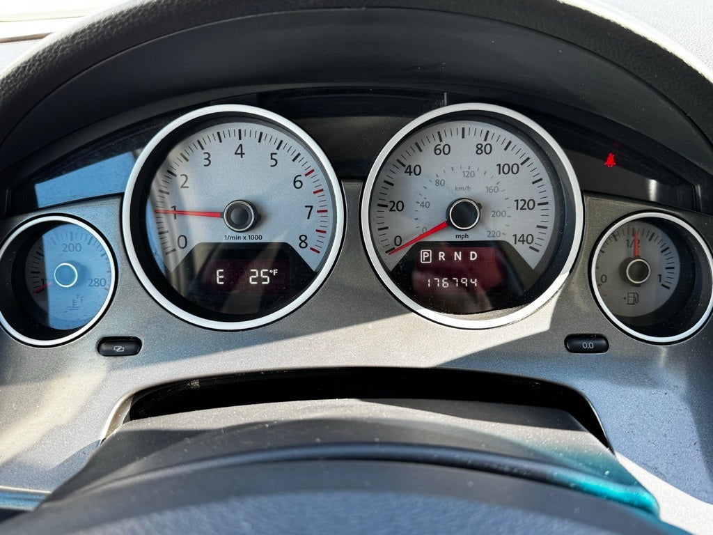 2010 Volkswagen Routan SE