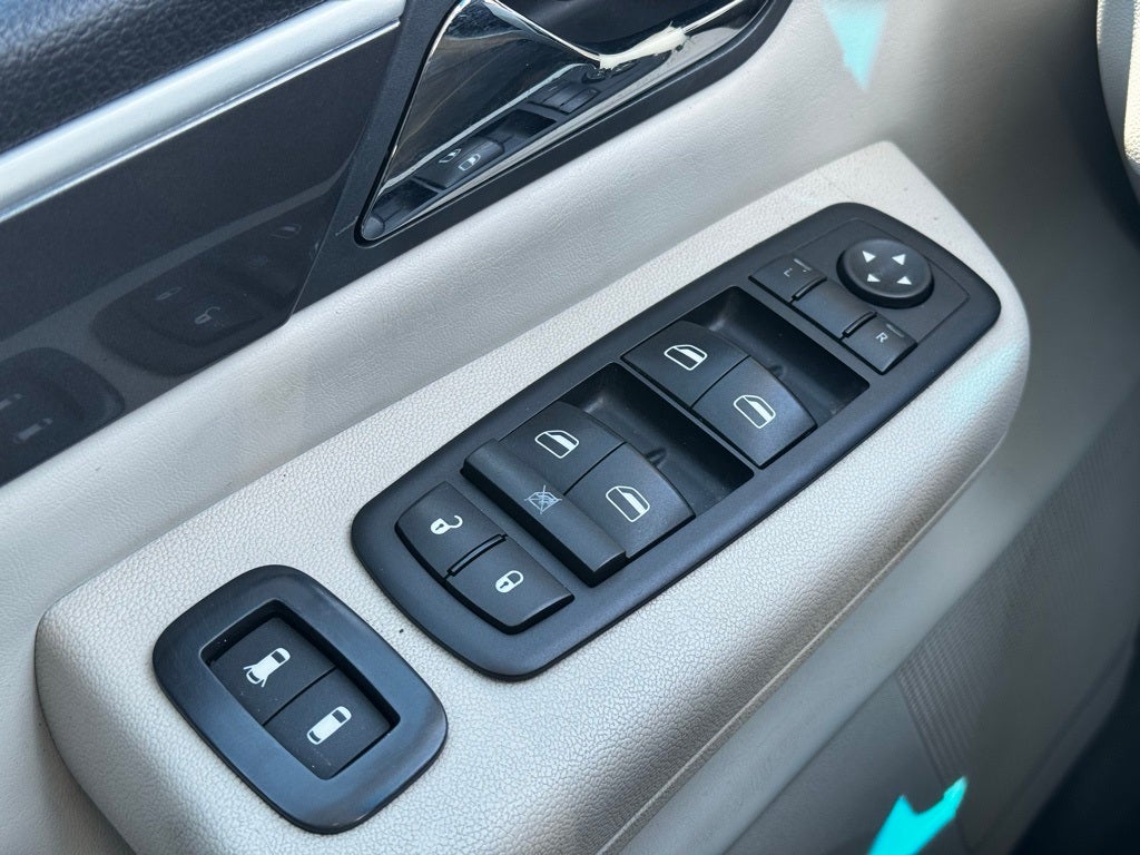 2010 Volkswagen Routan SE