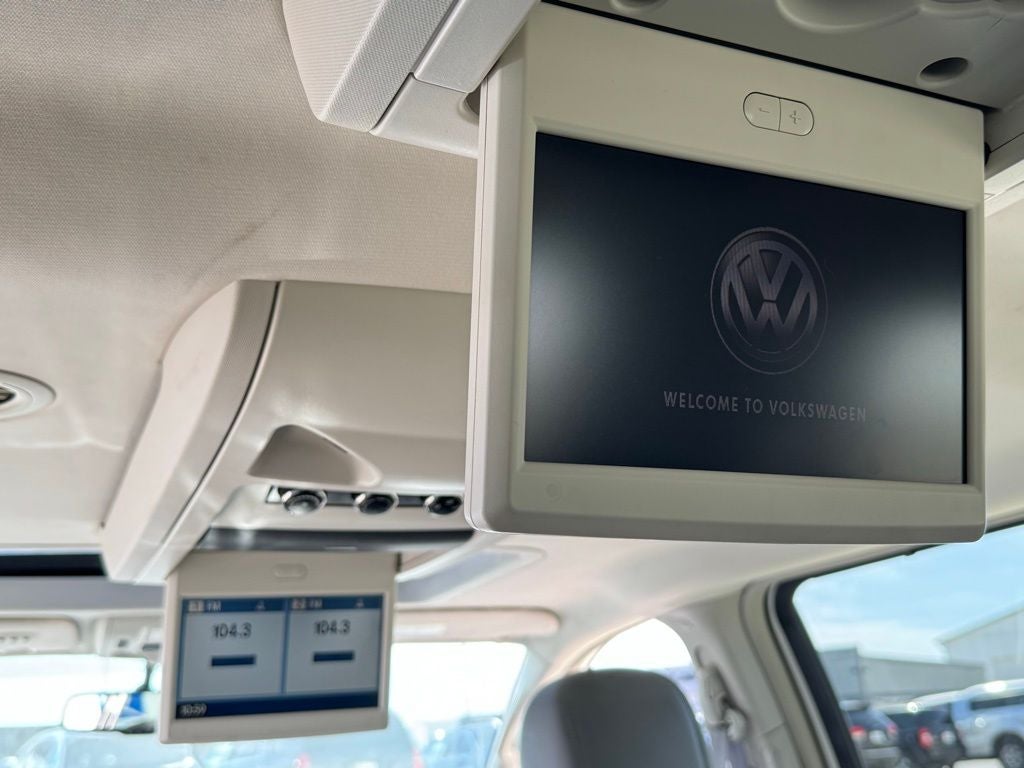 2010 Volkswagen Routan SEL