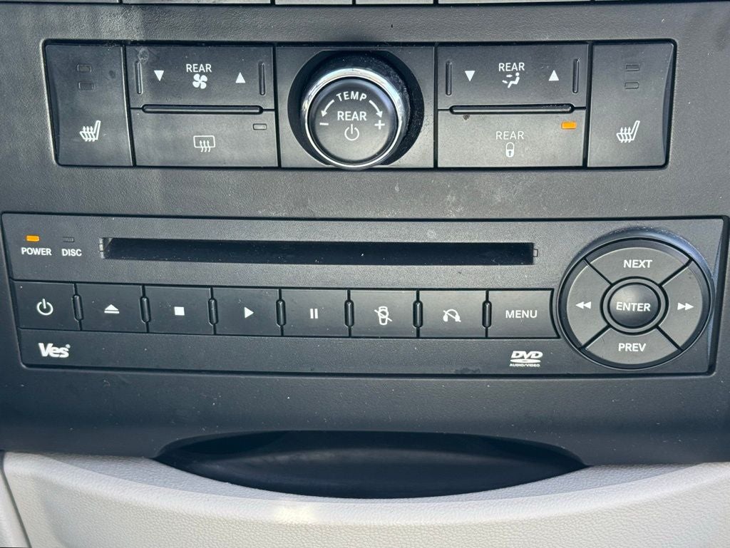 2010 Volkswagen Routan SEL